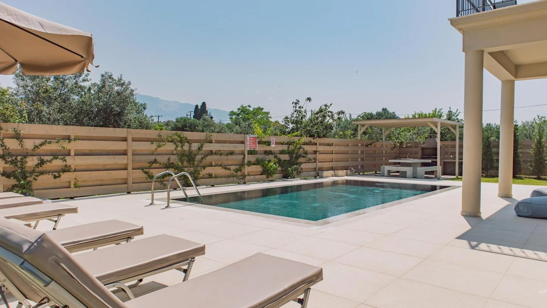 Luxury Villa Chrisi Svoronata