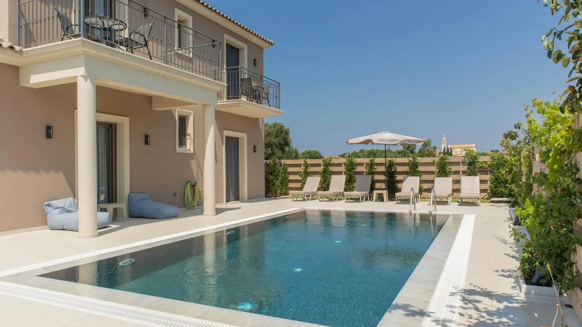 Luxury Villa Chrisi Svoronata